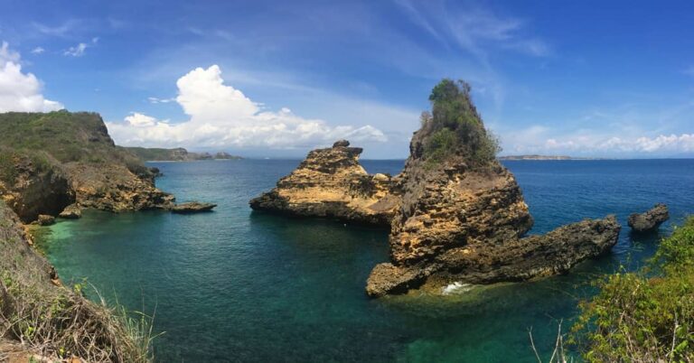 Berlibur ke Lombok, kalian wajib kesini Sobat!
.
Pantai Goang Sari yang berada d...