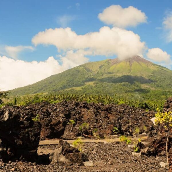 Bukan batu biasa, ini adalah objek wisata “Batu Angus Kulaba Ternate”. Dinamakan...