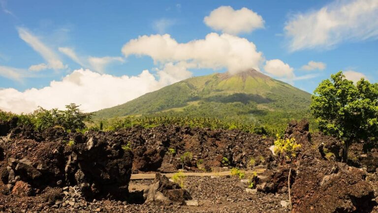 Bukan batu biasa, ini adalah objek wisata “Batu Angus Kulaba Ternate”. Dinamakan...