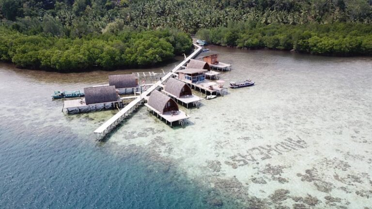 Bumi Pahawang di Lampung ternyata memiliki fasilitas tempat menginap pinggir pan...