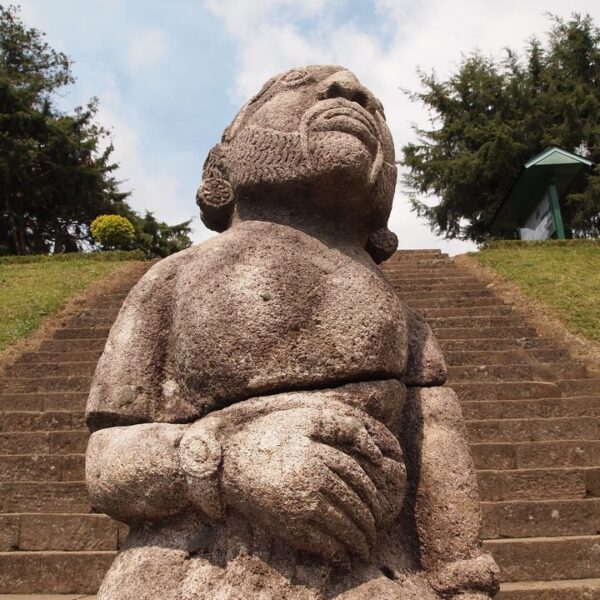 Candi Cetho adalah salah satu wisata menarik untuk dikunjungi di Kabupaten Karan...