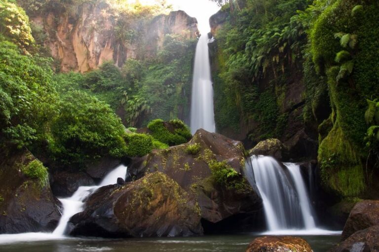 Coban Talun kini menjadi salah satu wisata yang sedang hangat-hangatnya diperbin...