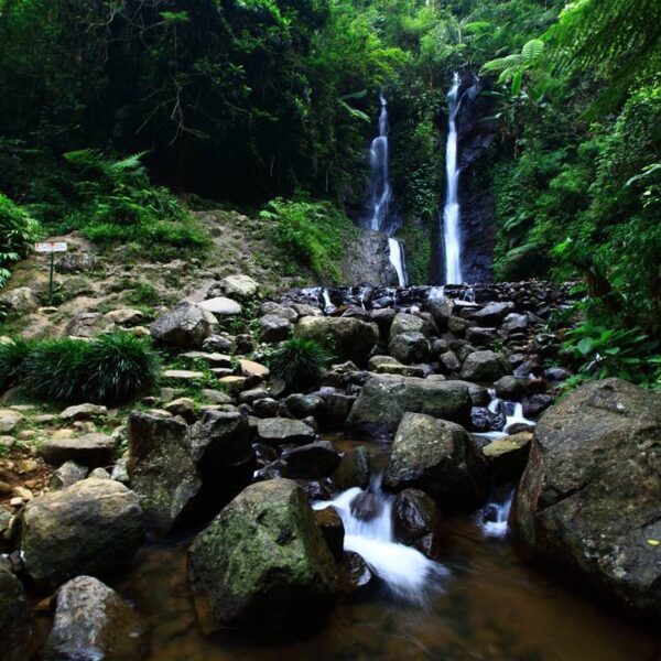 Curug Cilember adalah Kawasan Wisata air terjun yang juga dikenal dengan nama wa...