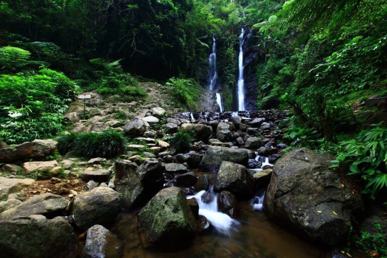 Curug Cilember adalah Kawasan Wisata air terjun yang juga dikenal dengan nama wa...