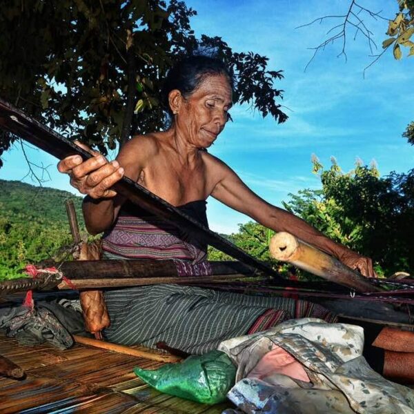 Dalam perjalanan kami menuju Danau Asmara, Larantuka, Kabupaten Flores Timur, Ro...