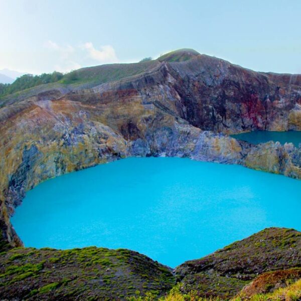 Danau Kelimutu, Danau 3 Warna yang terletak di kawasan Ende. 
#PesonaIndonesia 
...