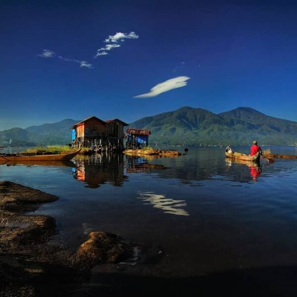 Danau Kerinci, komposisi panorama alam yang menakjubkan dan menenangkan.
.
Hampa...