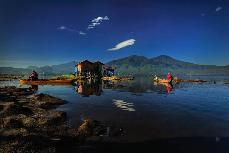 Danau Kerinci, komposisi panorama alam yang menakjubkan dan menenangkan.
.
Hampa...