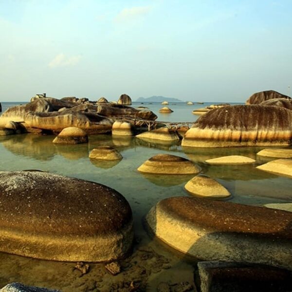 Dari sekian banyak destinasi wisata yang ada di Natuna, salah satu destinasi pan...