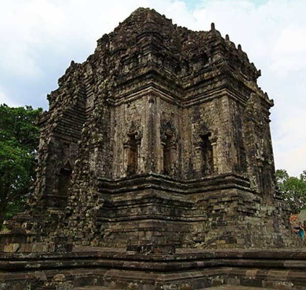 Dibangun sekitar abad ke-8, Candi Kalasan merupakan satu-satunya peninggalan Bud...
