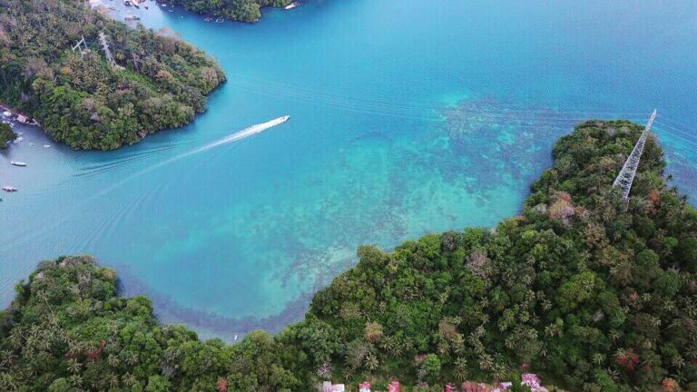 Festival Pesona Selat Lembeh 2017 kembali digelar pada 6-10 Oktober 2017
.
Ragam...