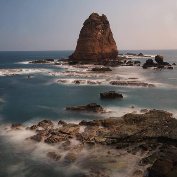 Formasi batu karang di Pantai Pasir Putih Malikan atau yang lebih dikenal dengan...