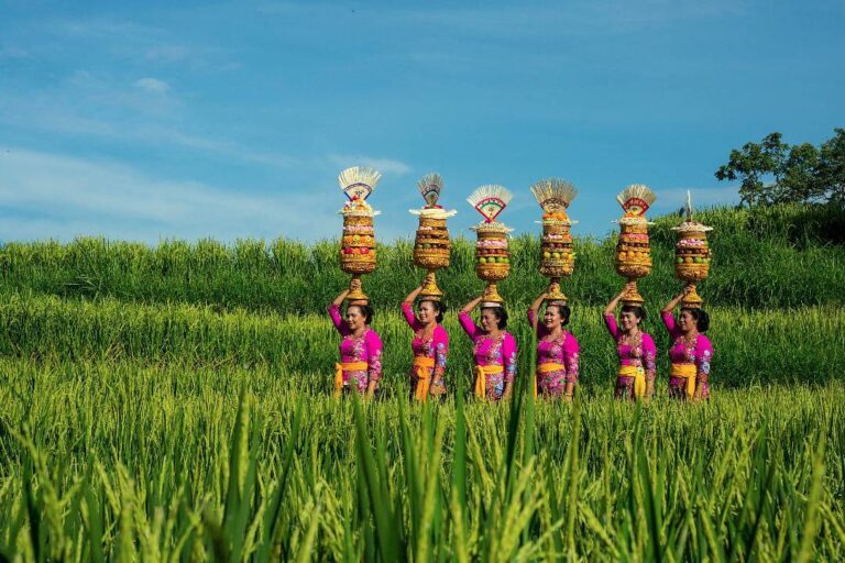Hai Sahabat Wisata, Selamat Hari Kartini, walau terlambat. 
.
.
.
.
.
 : 
.
.
.
...