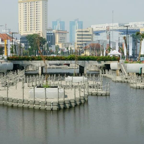 Hai, Sobat Pesona! Ada yang baru lho di Jakarta. Sebuah Replika Sungai Cheonggye...