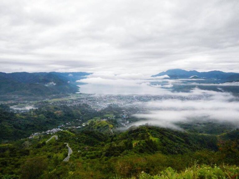 Hai para sahabat Wisata, inilah keindahan pemandangan dari puncak Pantan Terong,...
