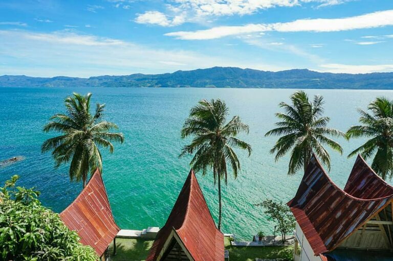 Halo, Sobat Pesona! Ada yang pernah berwisata ke Pulau Samosir? Pulau ini tentu ...