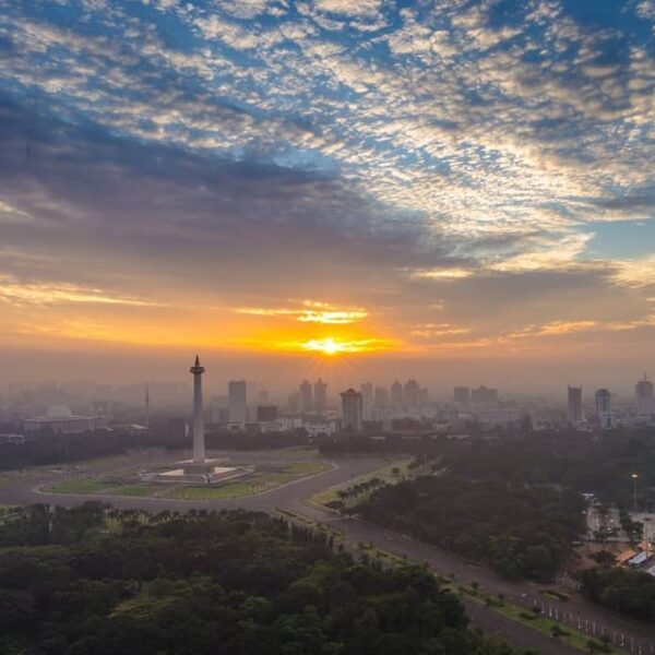 Indahnya Kota Jakarta bisa kita nikmati dari ketinggian Tugu Monas yang identik ...