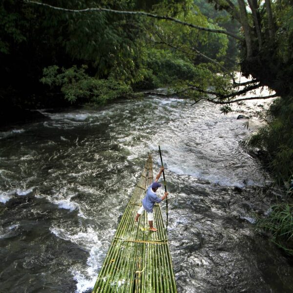 Ingin berarung jeram yang sedikit berbeda? Datanglah ke Loksado. Ini adalah sebu...