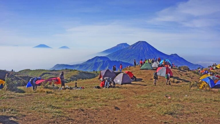 Ini dia primadona baru pencinta foto landscape dan pemburu matahari terbit, Gunu...
