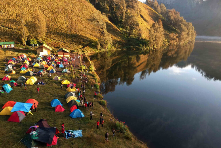 Jelajah Ranu (Ranu Kumbolo)
.
Ranu (danau) Kumbolo, inilah puncak kerinduan dari...