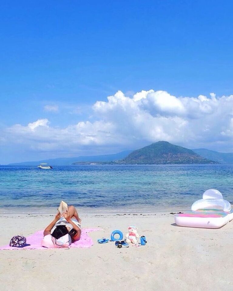 Happy Fasting #explorealor Photo today by  Taken arround at Pantai Javatoda, Alo...