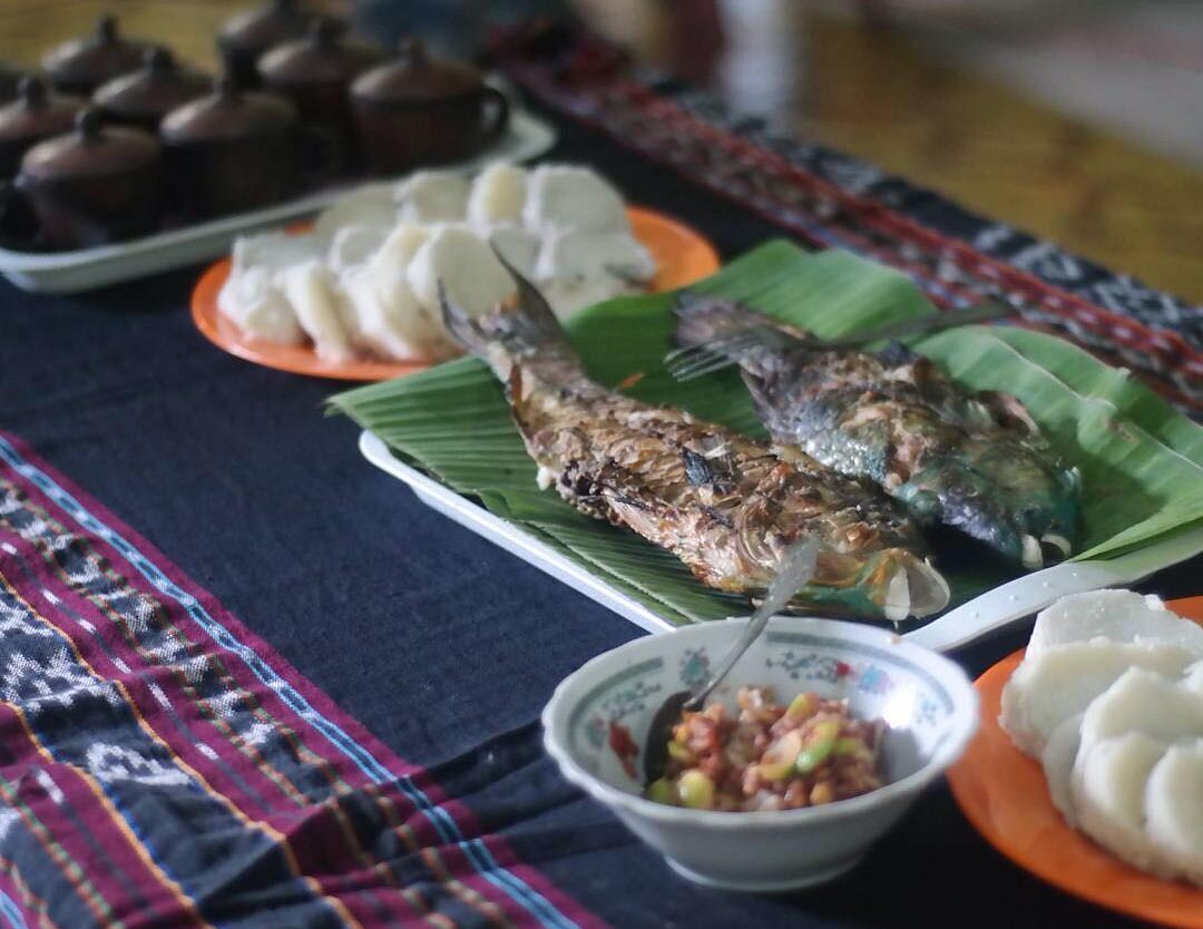 Selamat pagi menjelang siang, jangan lupa sarapan, walaupn sarapannya keliatanny...