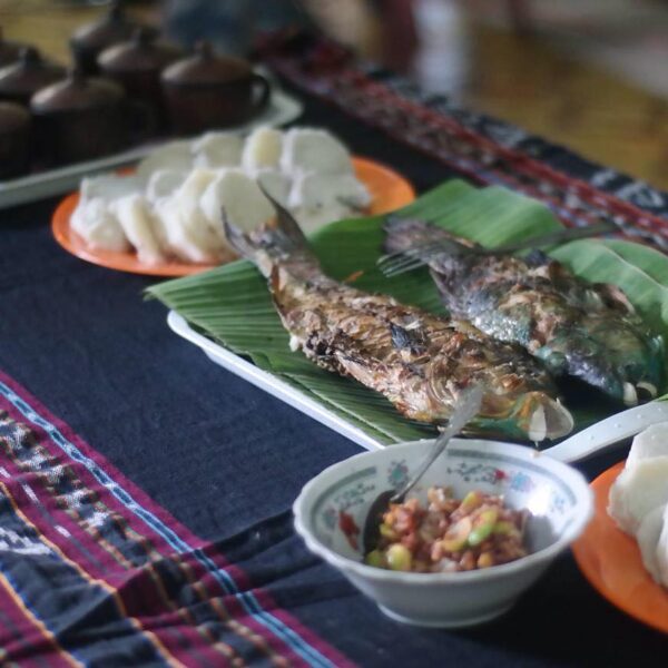 Selamat pagi menjelang siang, jangan lupa sarapan, walaupn sarapannya keliatanny...
