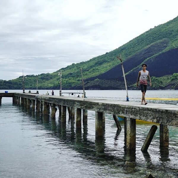 Banda Besar, salah satu pulau penghasil pala terbesar yang menyebabkan Indones...