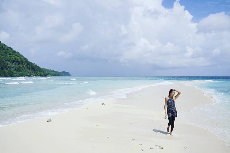 Pulau Nailaka salah satu pulau tak berpenghuni paling cantik di Banda Neira, den...