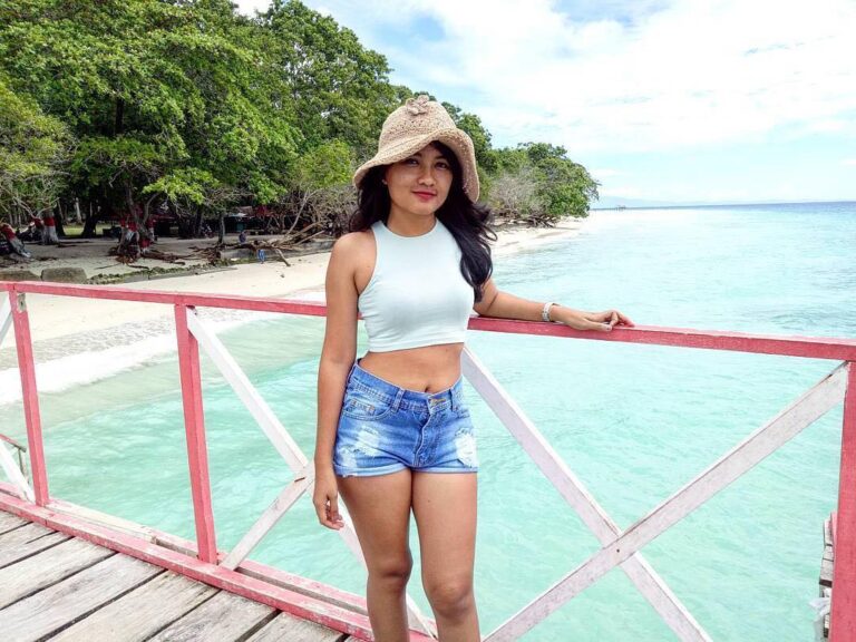 #exploreambon photo today by  at Pantai Liang, Ambon.
#exploreindonesia...