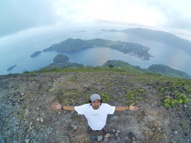 #exploreambon photo today by  at Puncak Gunung Api, Banda Neira.
#exploreindones...