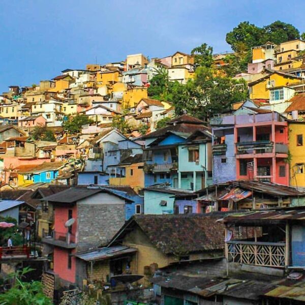 A happy place in the most unexpected side of Bandung.
-
Kampung Pelangi 200 capt...