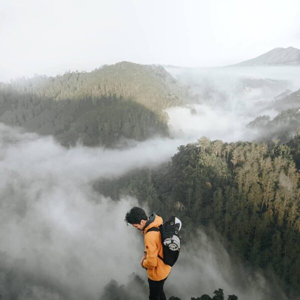 A sunrise spot that never gets old but stay gold.
-
Tebing Keraton by 
#exploreb...