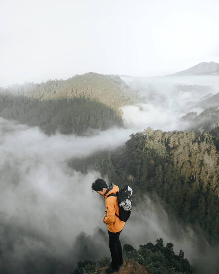 A sunrise spot that never gets old but stay gold.
-
Tebing Keraton by 
#exploreb...
