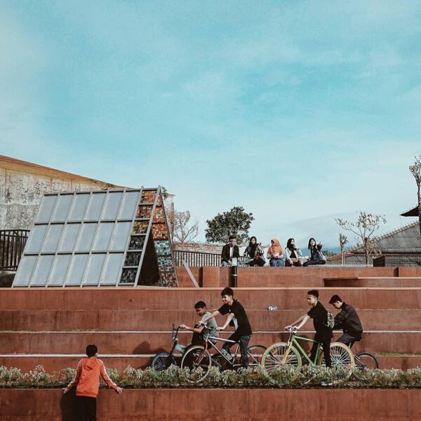 Bandung city provides a functional space for the youth to maximize their potenti...
