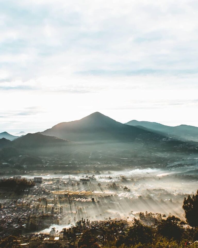Be grateful for the nature greets you everyday with a view like this. Photo by 
...