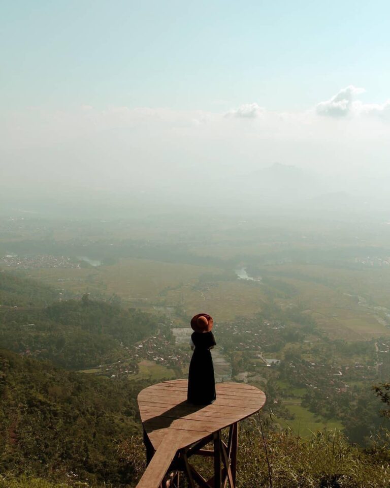 Be the change you wish the world could be. Captured by 
#explorebandung
-

Kompe...