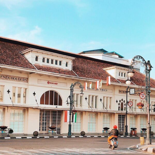 Before the hustle and bustle peak time at the heart of the city.
-
Asia Afrika C...