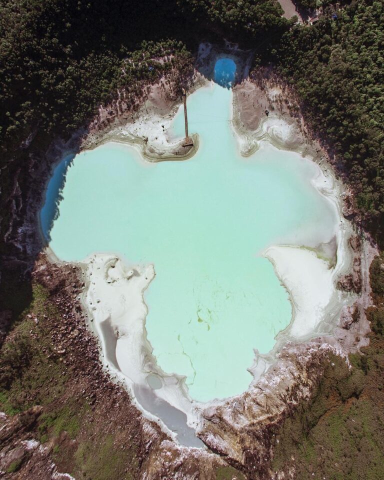 Birdview of Kawah Putih reminding us the stunning nature phenomenon in Bandung.
...