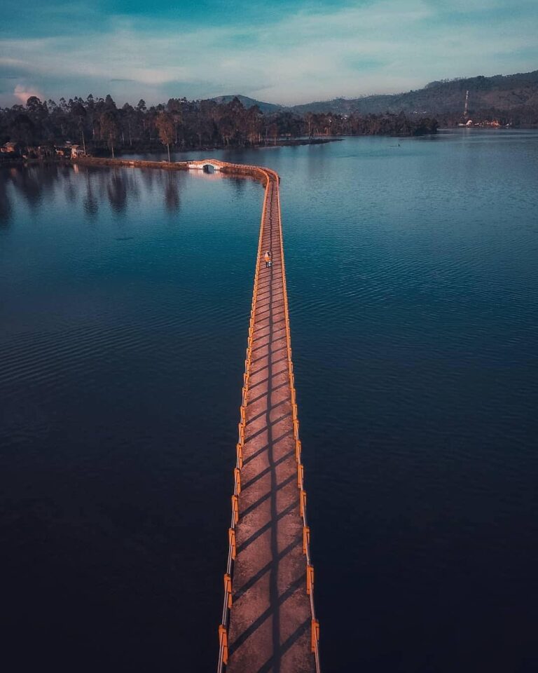Build your bridge to get you to where you want to be. Aspire higher.
-
Cileunca ...