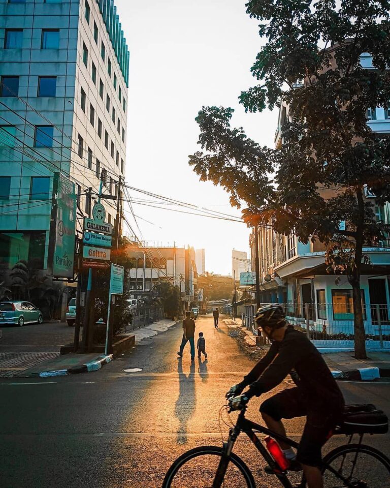 Chasin' the sun, look who's gonna make it today.
-
Captured by 
#explorebandung...