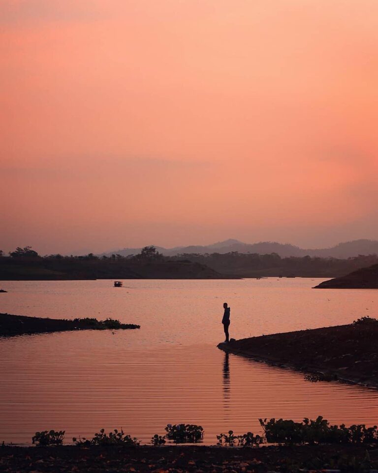 Day turns into dusk and new chapter of your life begin. -

Photo by  _. 
#explor...