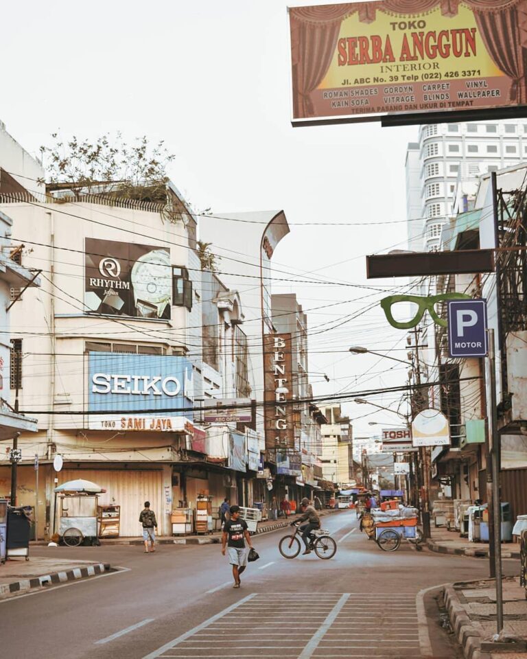 Discover the true face of a place by roaming through the corner of it and you mi...