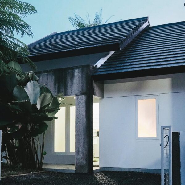 Enggan menginap di tempat ramai saat berwisata ke Bandung? #EB_Review kali ini a...