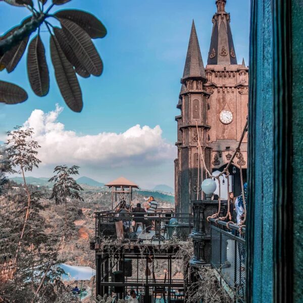 Experience your own fairytale in a grand palace with a magnificent view in Dago ...