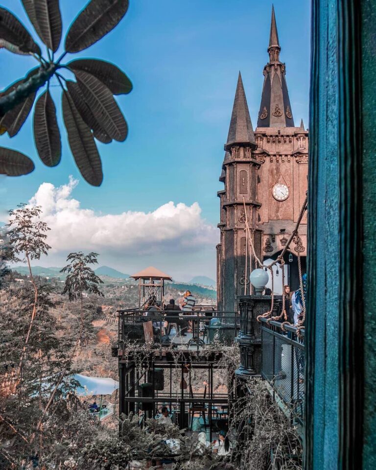 Experience your own fairytale in a grand palace with a magnificent view in Dago ...