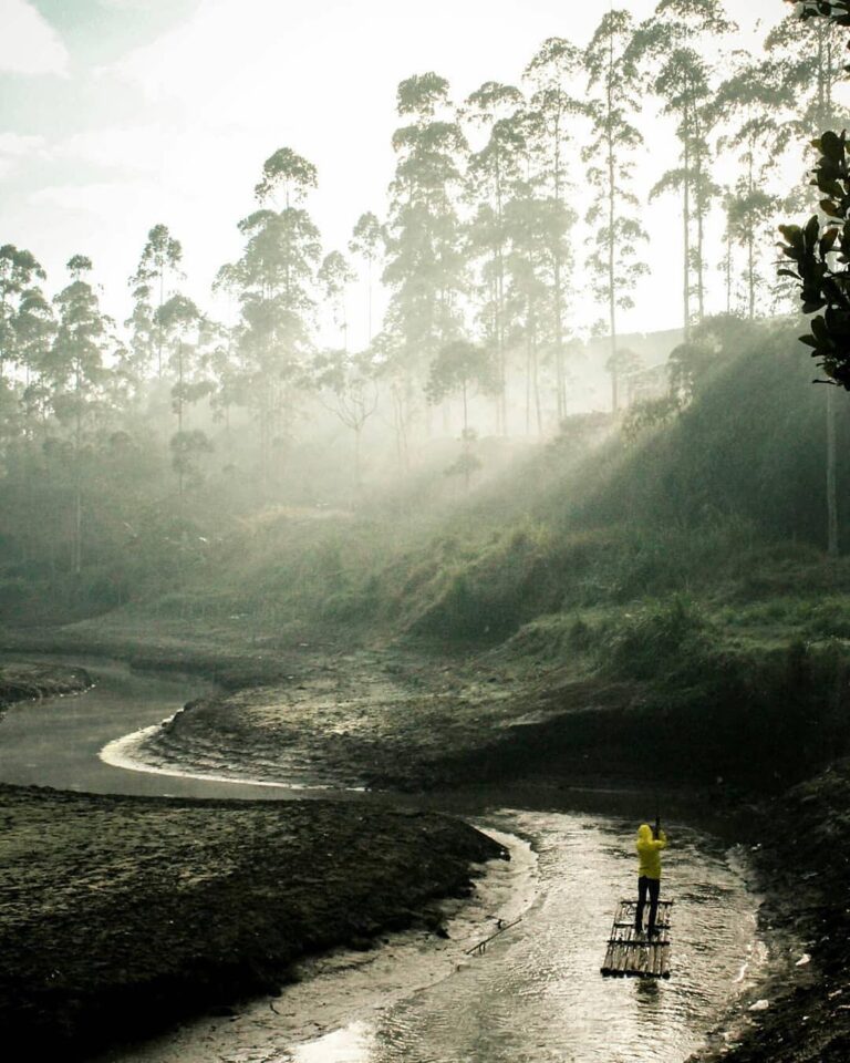 Get lost in nature and you will find yourself. -
Wonderful picture by  
#explore...