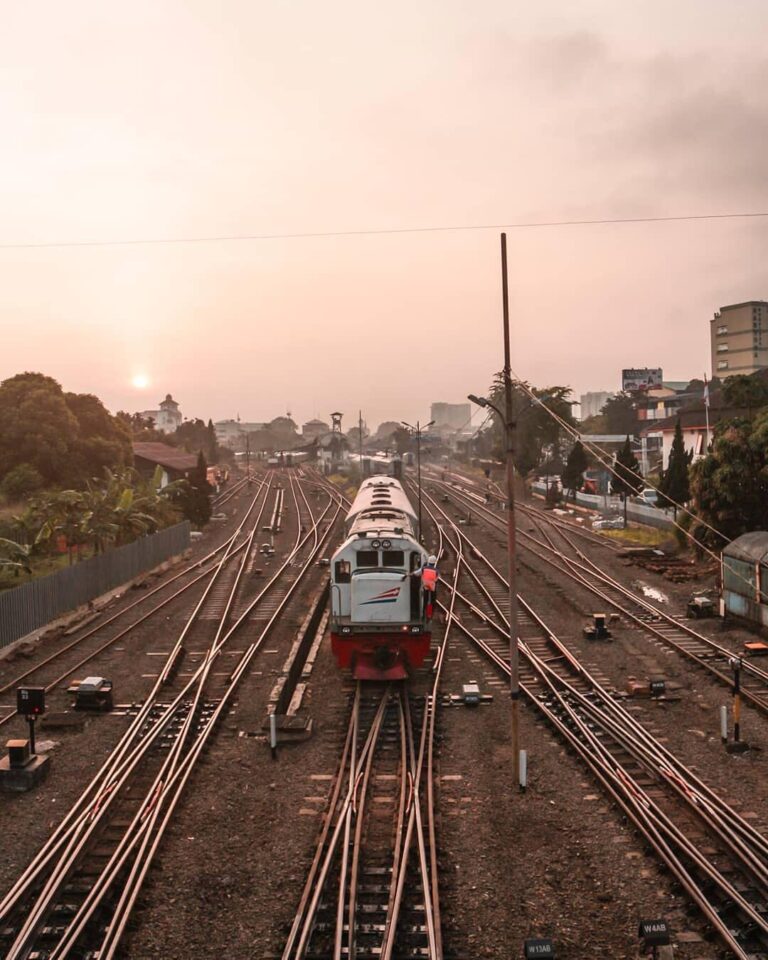 Go off the rails and break the mold you comfortably in. Captured by  
#exploreba...