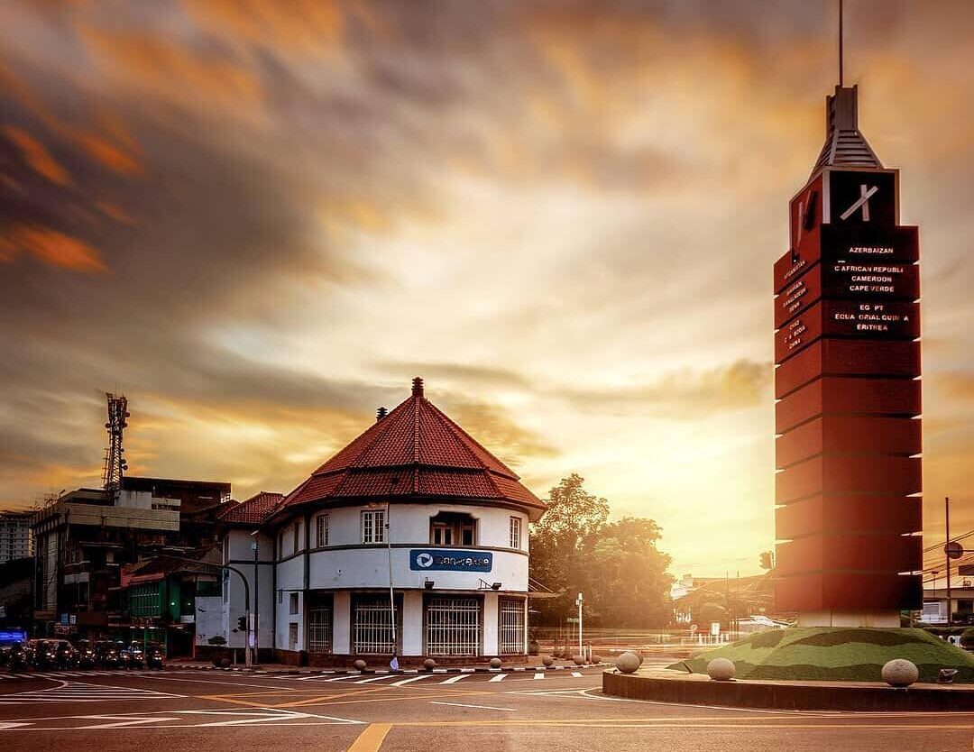 Golden hour never looked this good.
-
Simpang lima taken by 
#explorebandung...