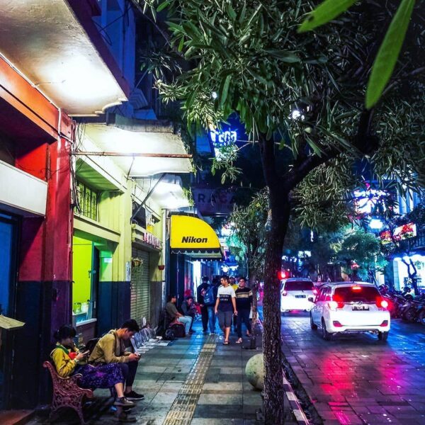 Heritage district combined well with the modern city lights.
-
Braga street capt...